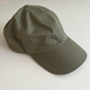 Uniqlo hat, green, one size